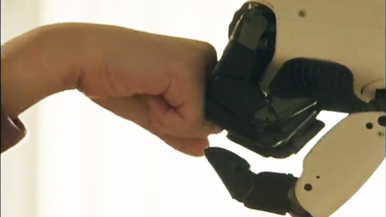 এবার ঘর সামলাবে এলজি’র নতুন হিউম্যানয়েড রোবট ‘ক্লয়েড’