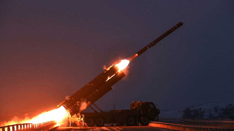 উত্তর কোরিয়ার ক্রুজ ক্ষেপণাস্ত্র উৎক্ষেপণ তদারকি করলেন কিম জং উন